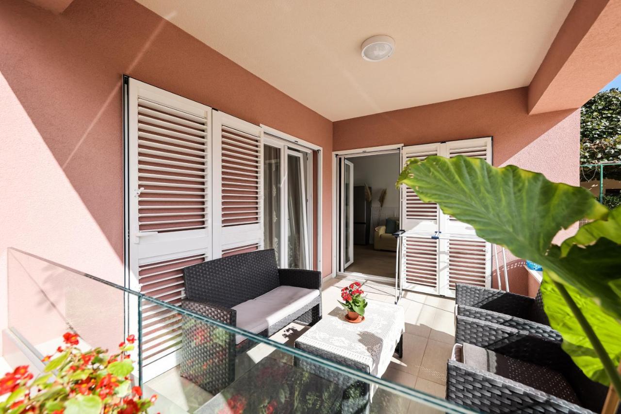Apartment Puntamika Villa De Rosa - Ground Floor Задар Экстерьер фото